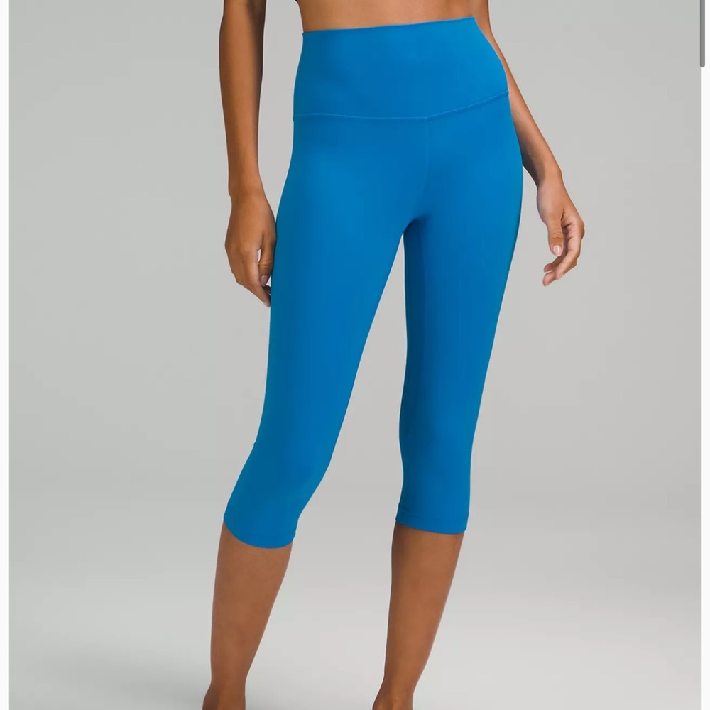 Lululemon bright blue capri leggings